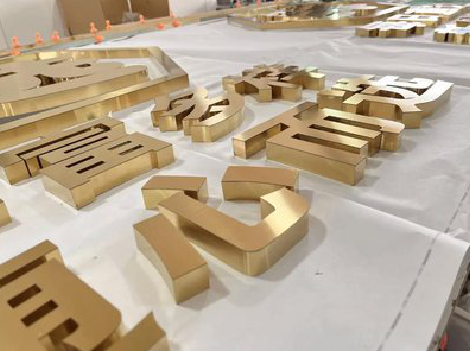 乐至拉丝不锈钢字的特点。